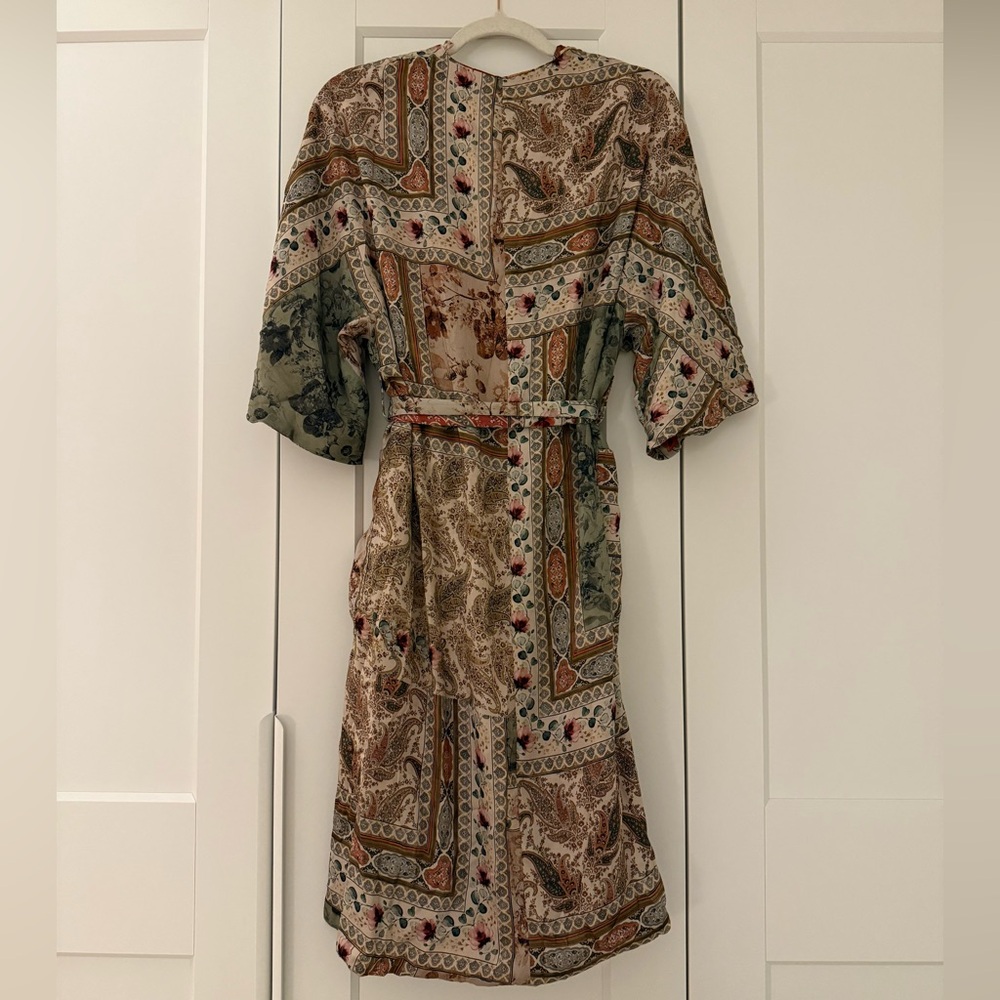 Zara Reversible Floral Print Kimono Robe - Picture 8 of 10